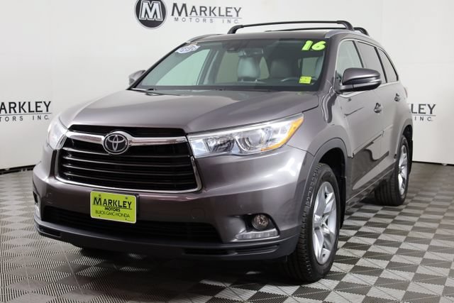 Used 2016 Gray Toyota Limited V6 image 35
