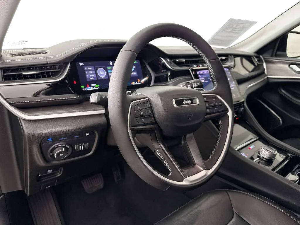 Used 2022 White Jeep 4xe image 9