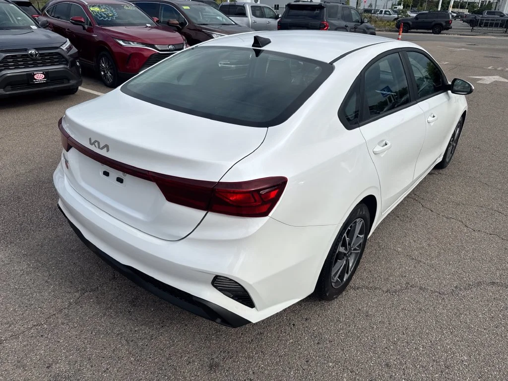 Used 2024 White Kia LXS image 7