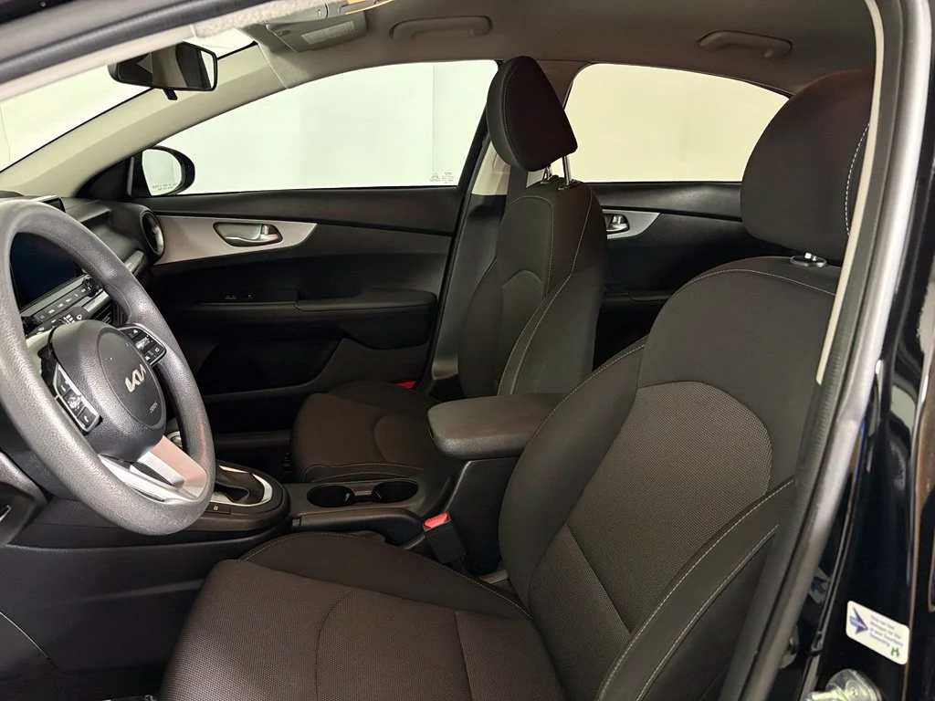 Used 2023 Black Kia LXS image 17