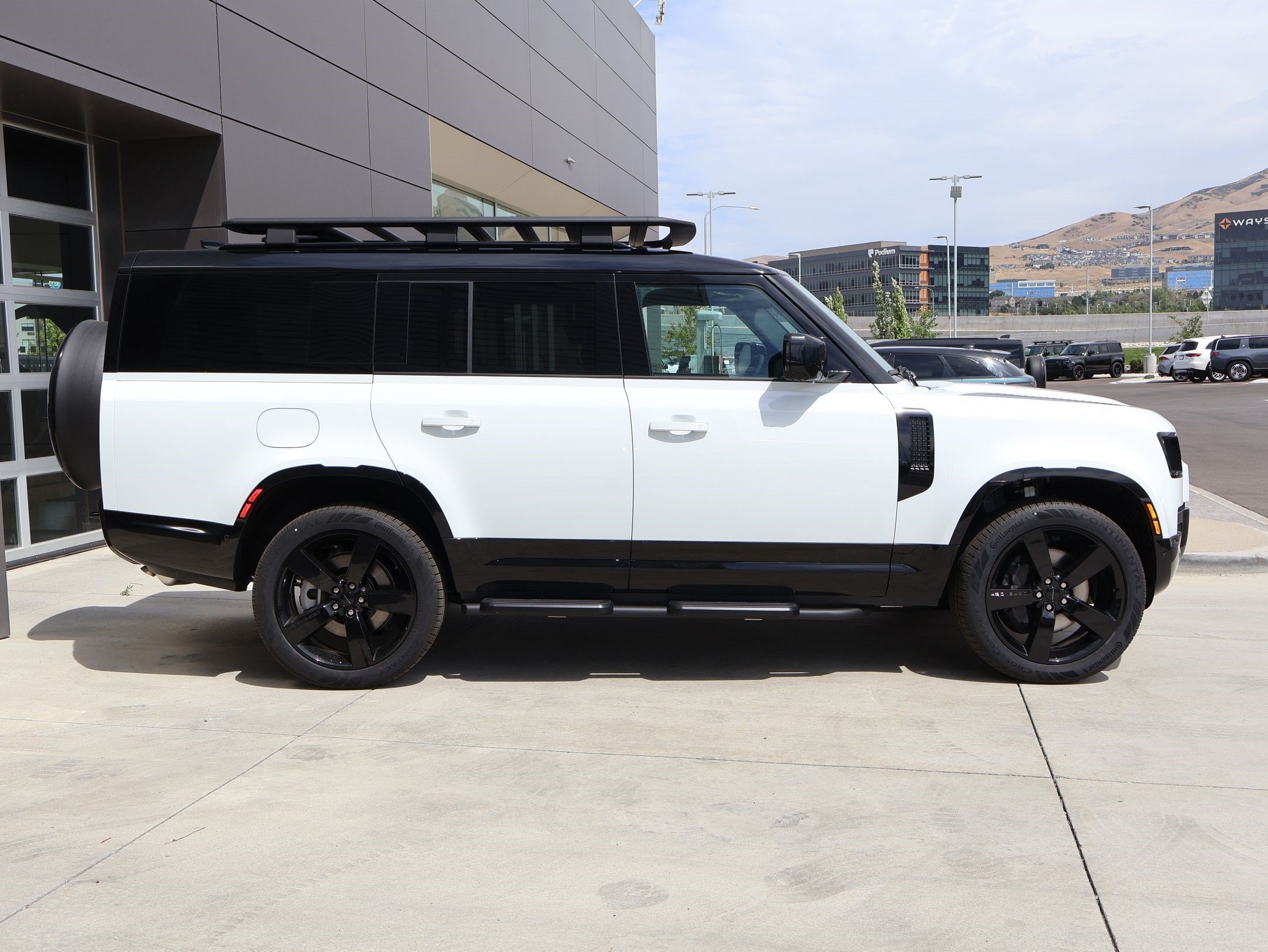 New 2026 Fuji White LAND ROVER P400 X-Dynamic SE image 4