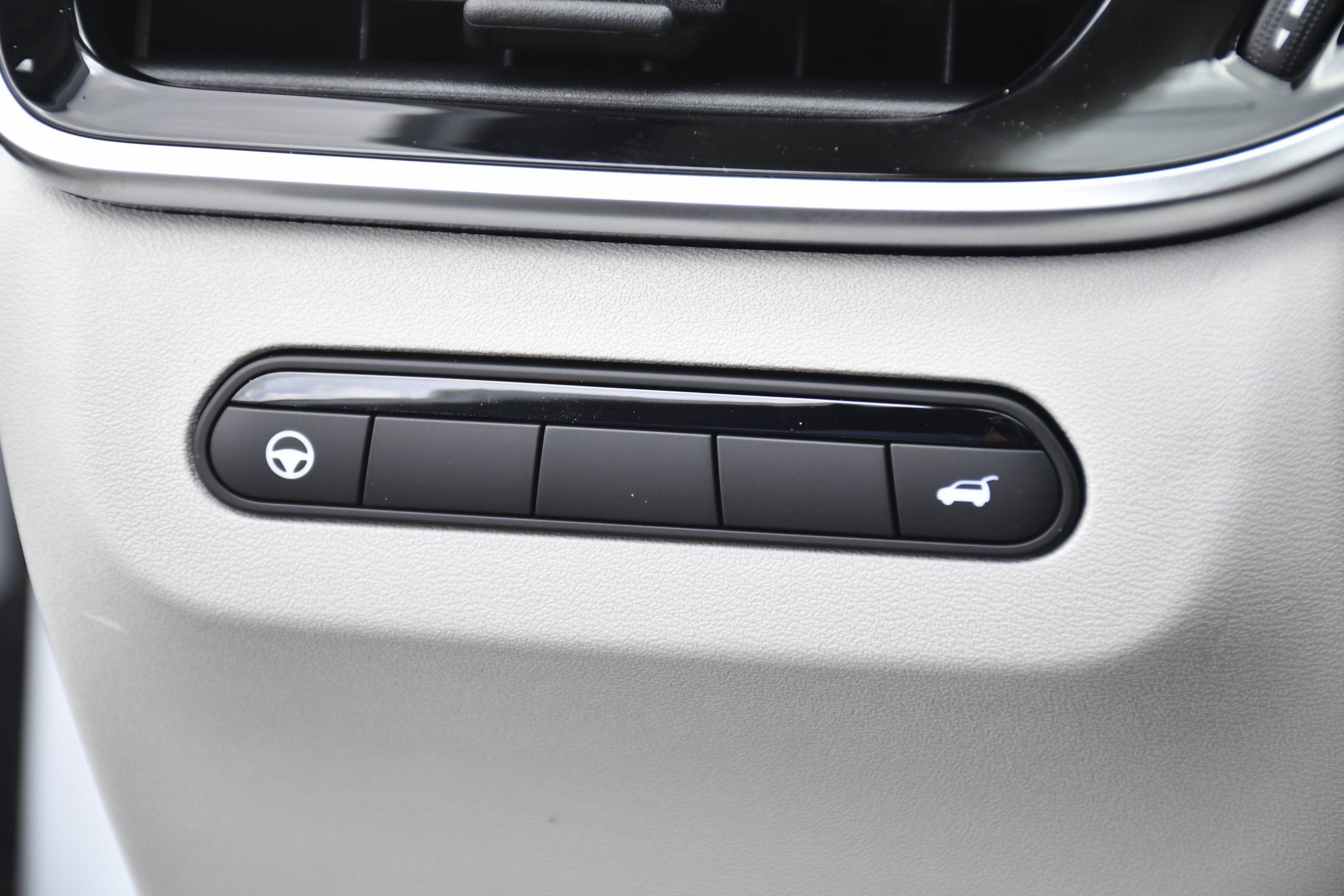 New 2027 RADIANT WHITE INFINITI Luxe FWD image 23