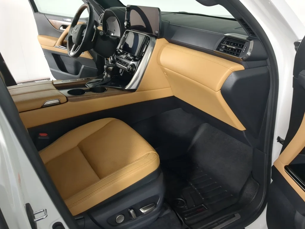 Used 2023 White Lexus Luxury image 22