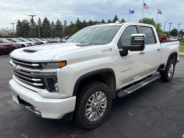 Used 2020 Pearl Chevrolet High Country image 3