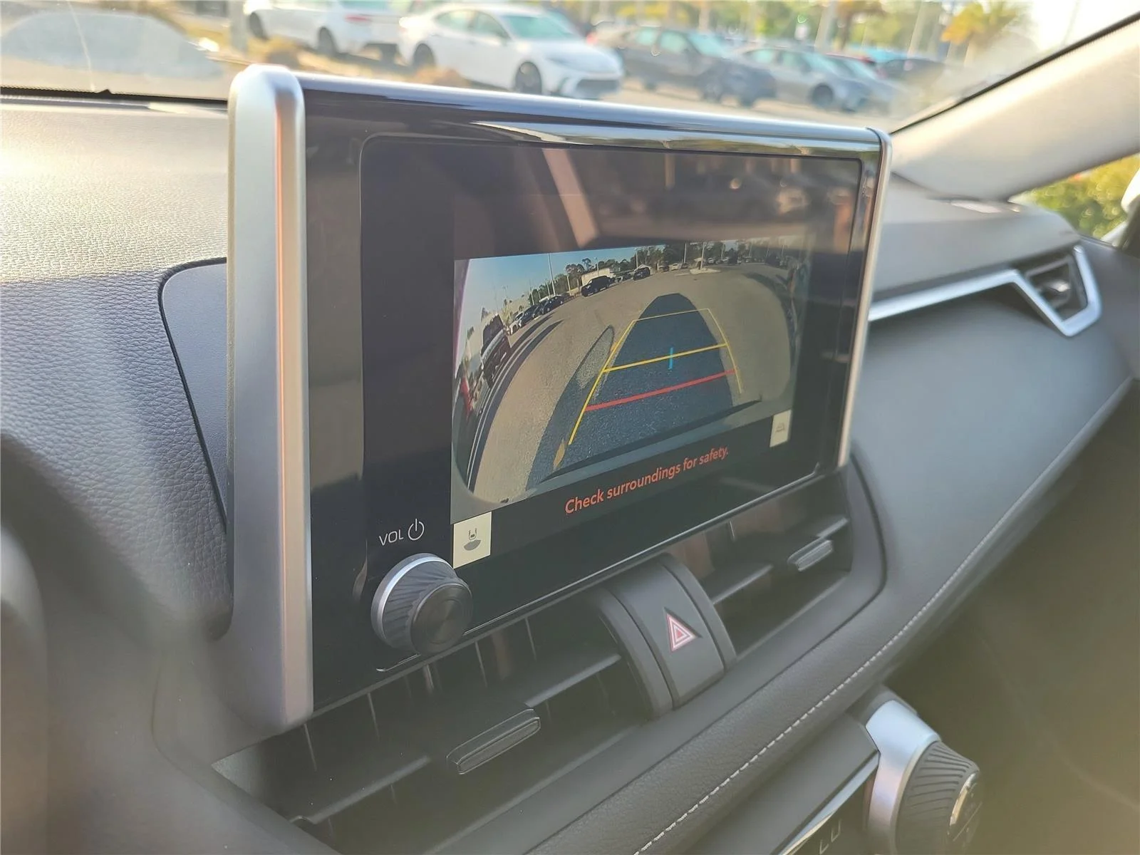 2025 Toyota RAV4 XLE - Photo 21