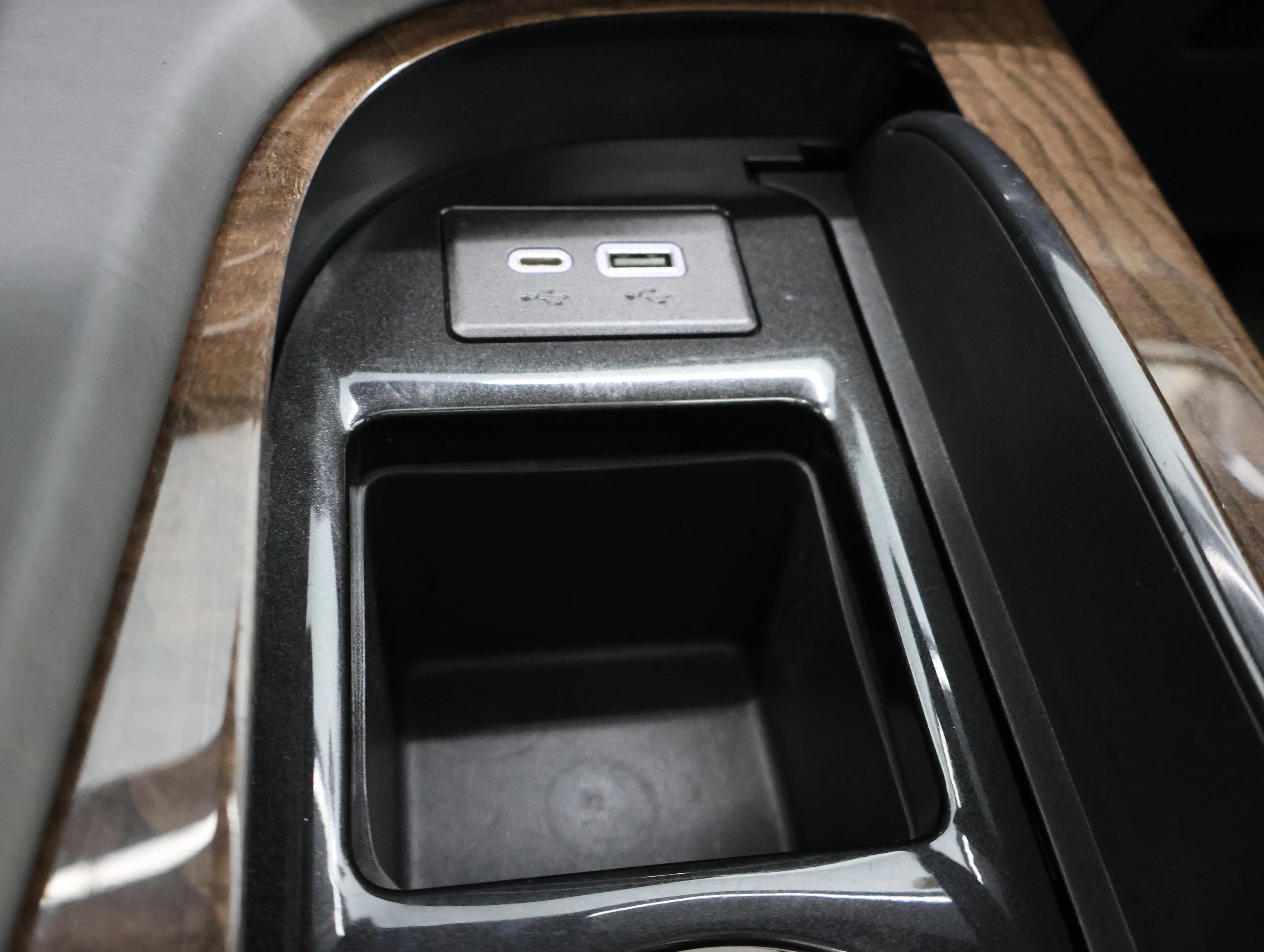 Used 2021 Black Raven Cadillac Sport Platinum image 60