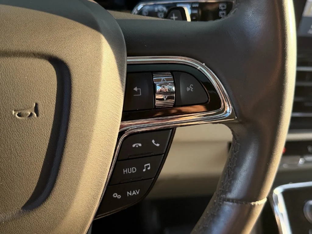 Used 2019 Ceramic Pearl Metallic Lincoln Reserve image 25