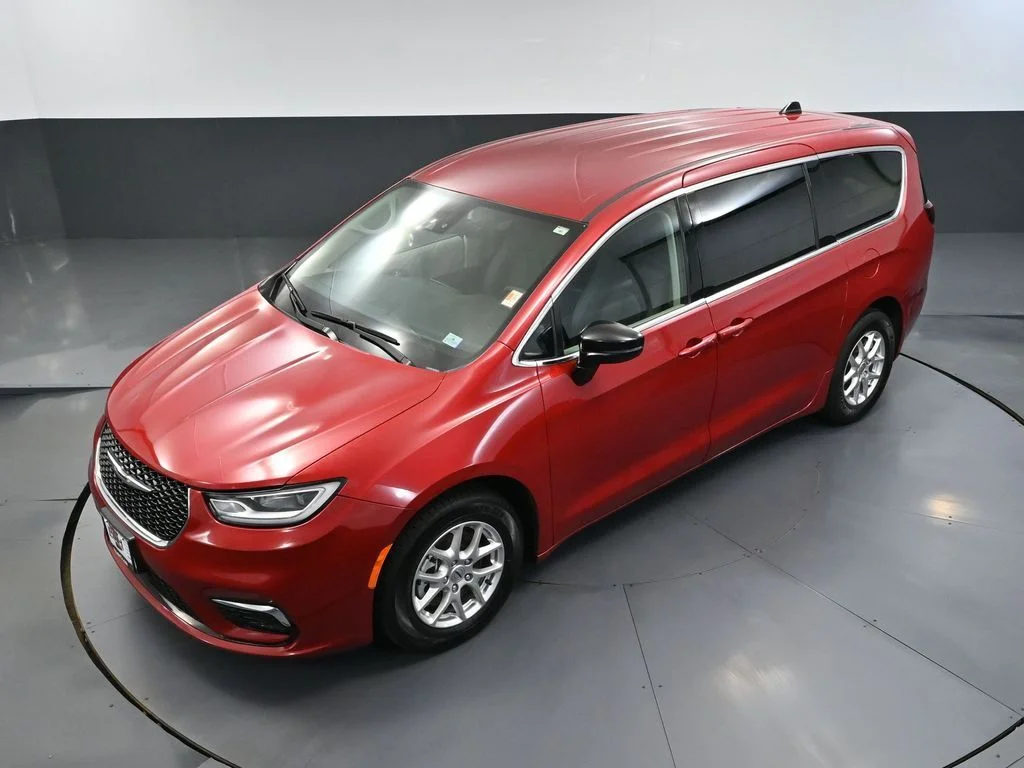 Used 2024 Red Chrysler Touring L image 58