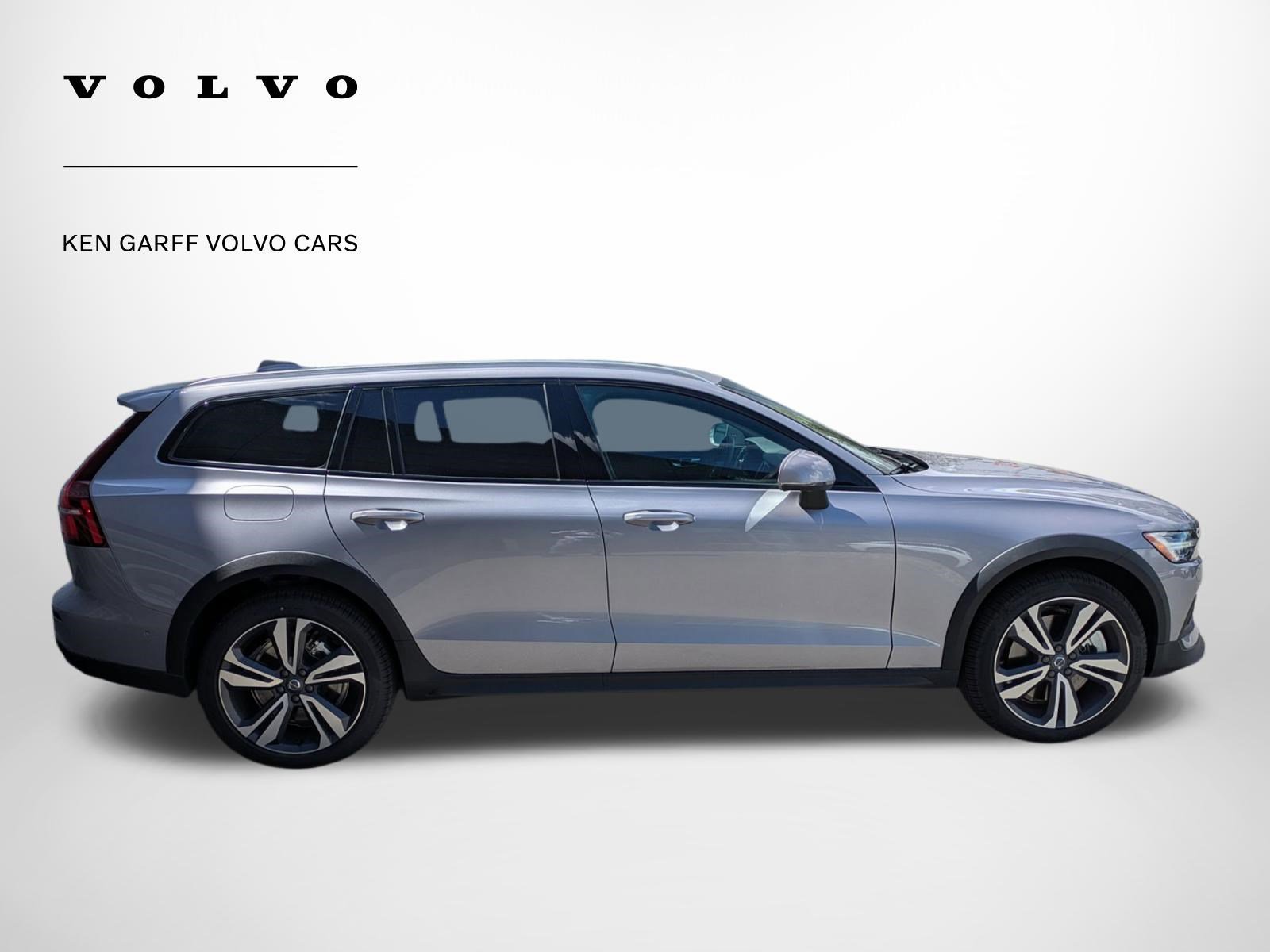2026 Volvo V60 Cross Country Plus - Photo 2