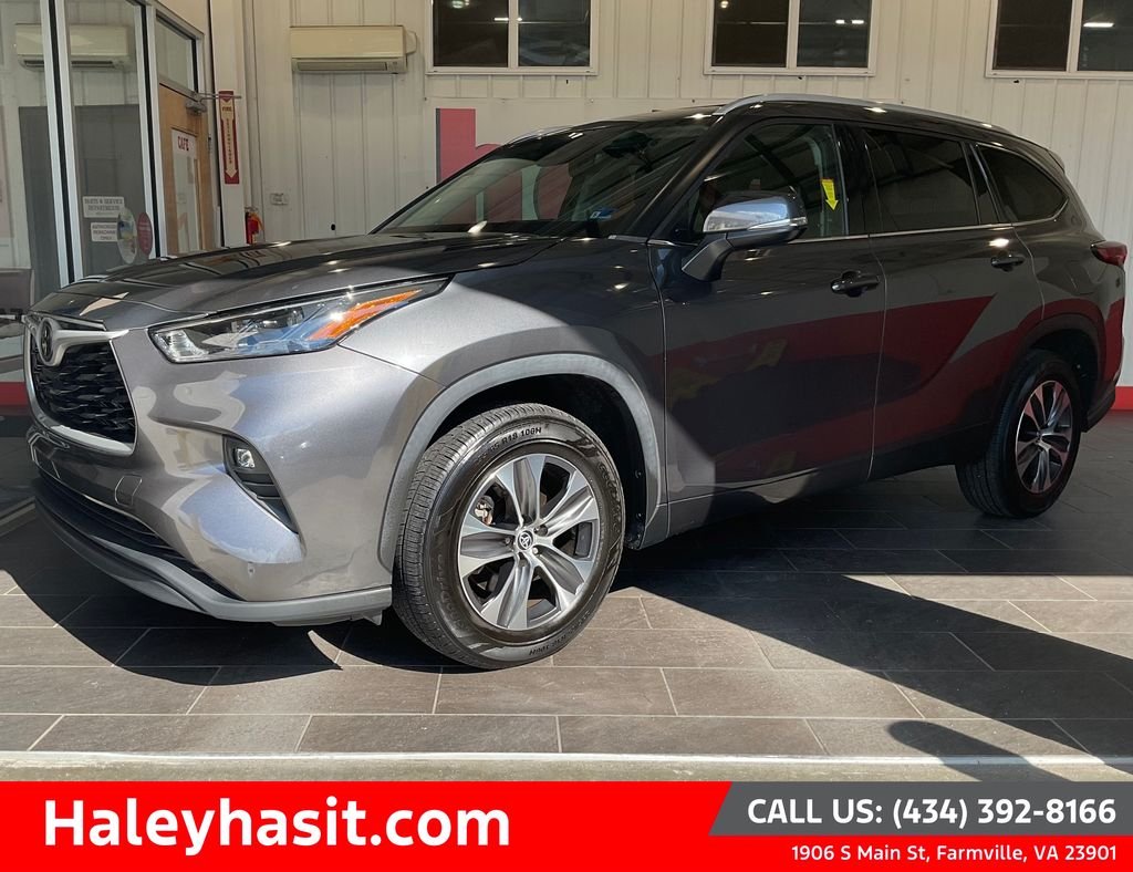 Used 2022 Gray Toyota XLE image 1