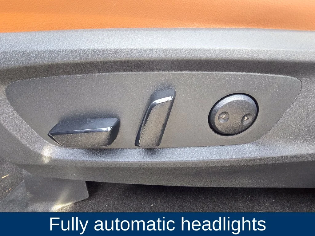 Used 2024 White Nissan Platinum image 19