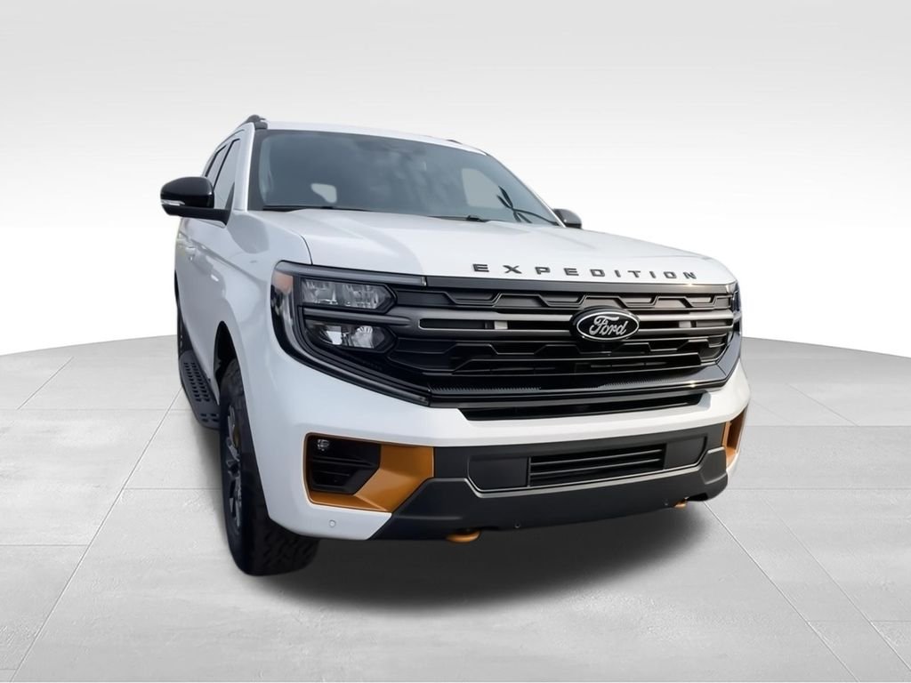 New 2026 Star White Metallic Tri-Coat Ford Tremor® image 3