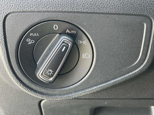 Used 2023  Volkswagen SEL image 15