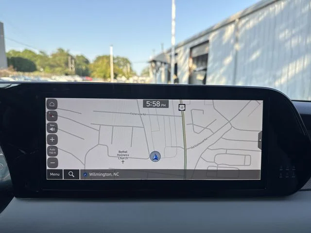 Used 2025 Silver Hyundai SEL Premium image 24