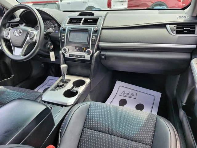 Used 2014 White Toyota SE image 17