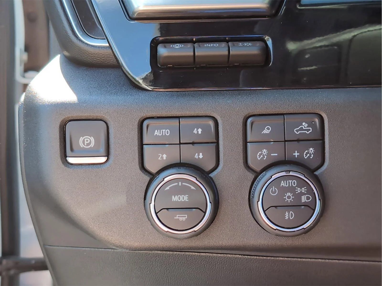 Used 2024 Summit White Chevrolet LTZ image 29