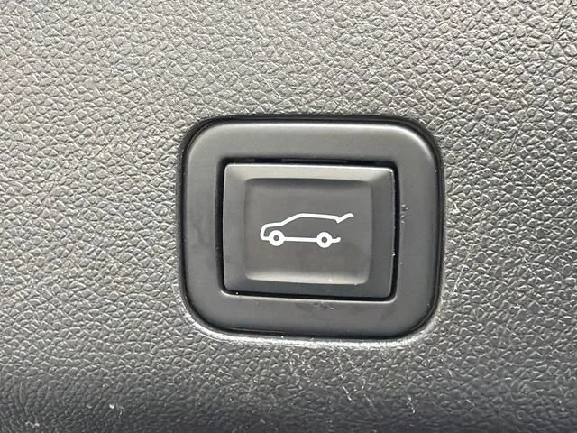 Used 2021 SATIN STEEL METALLIC Chevrolet Premier image 19