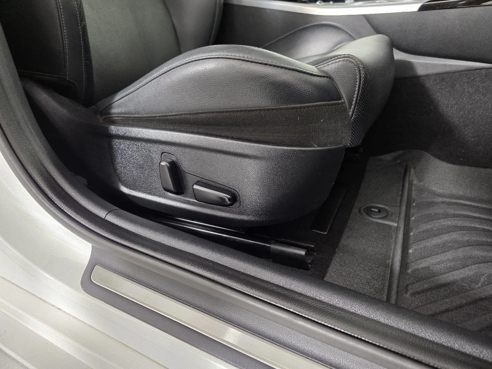 Used 2019 Snow White Pearl Kia GT image 23