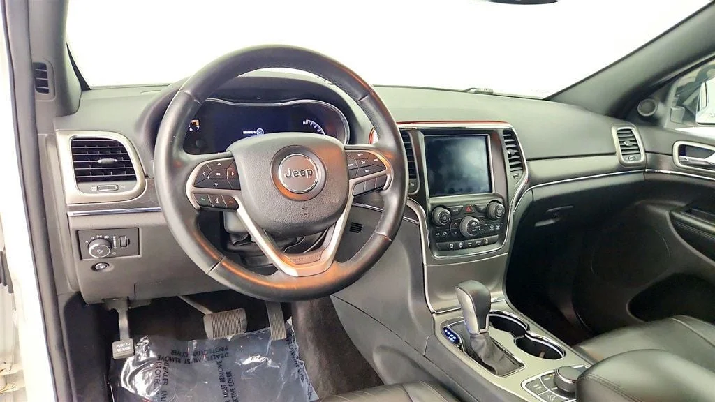 Used 2018 Bright White Clearcoat Jeep Limited 4x4 w/ Power Sunroof & Uconnect 4C Nav image 13