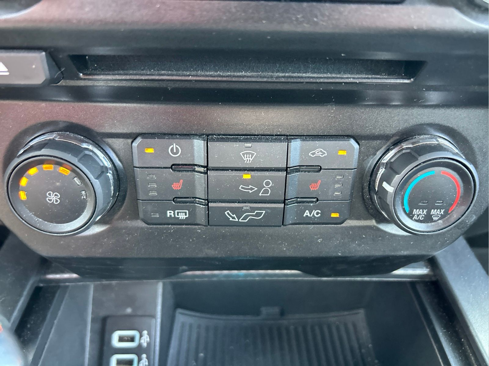 Used 2018 Gray Ford XLT image 32
