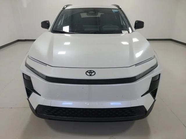 2026 Toyota C-HR SE - Photo 2