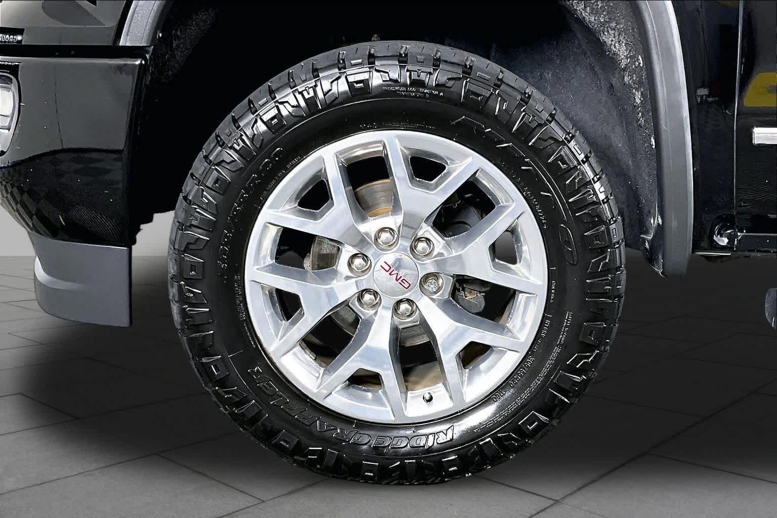 Used 2017 Onyx Black GMC Denali image 11