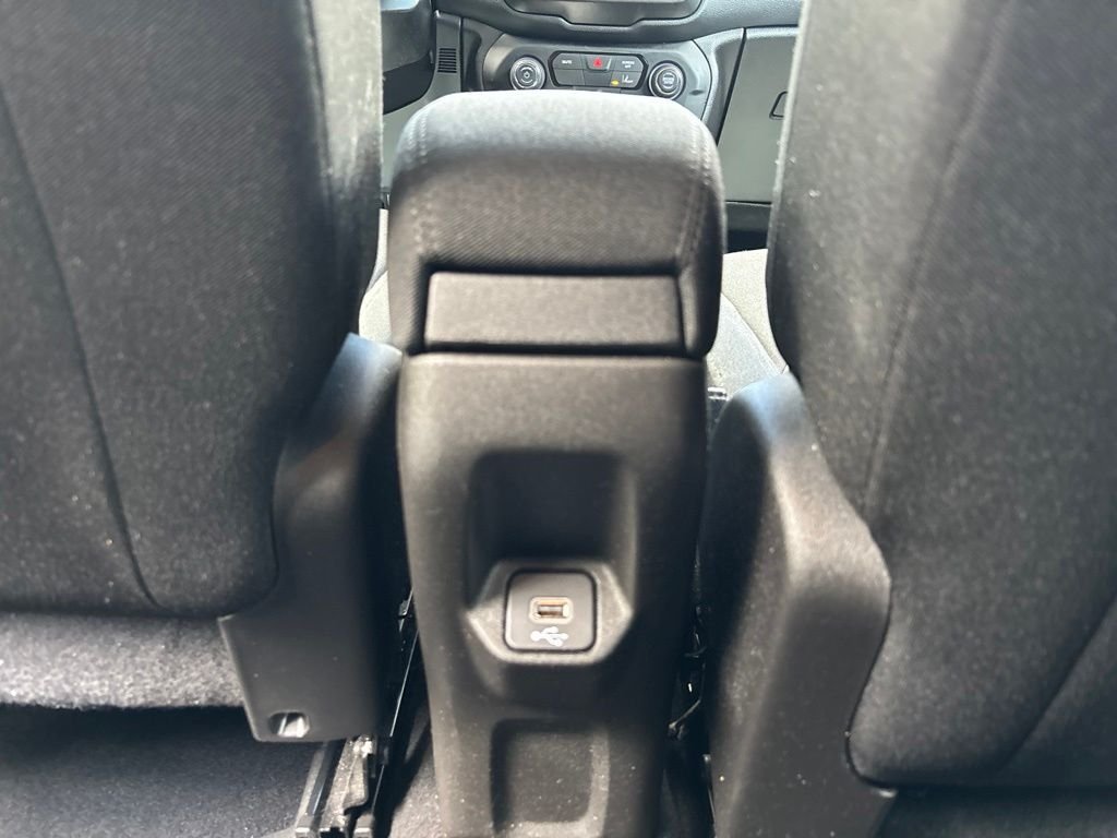 Used 2021 White Jeep Latitude image 30