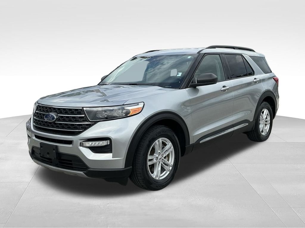 Used 2023 Silver Ford XLT image 1