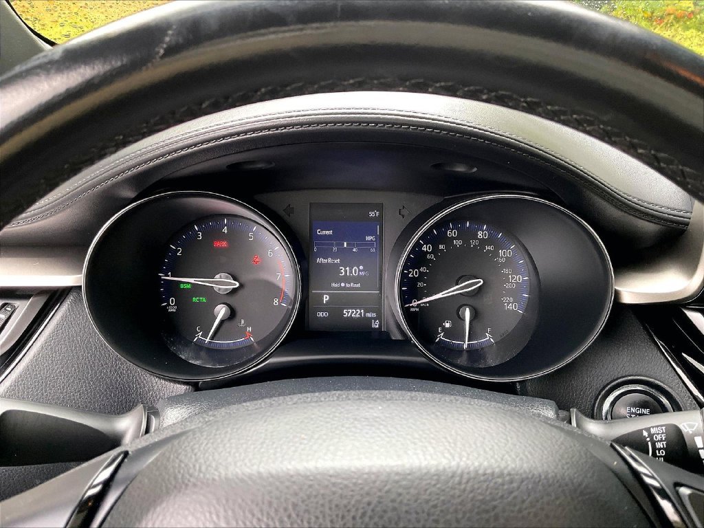 Used 2019 Silver Toyota XLE image 14