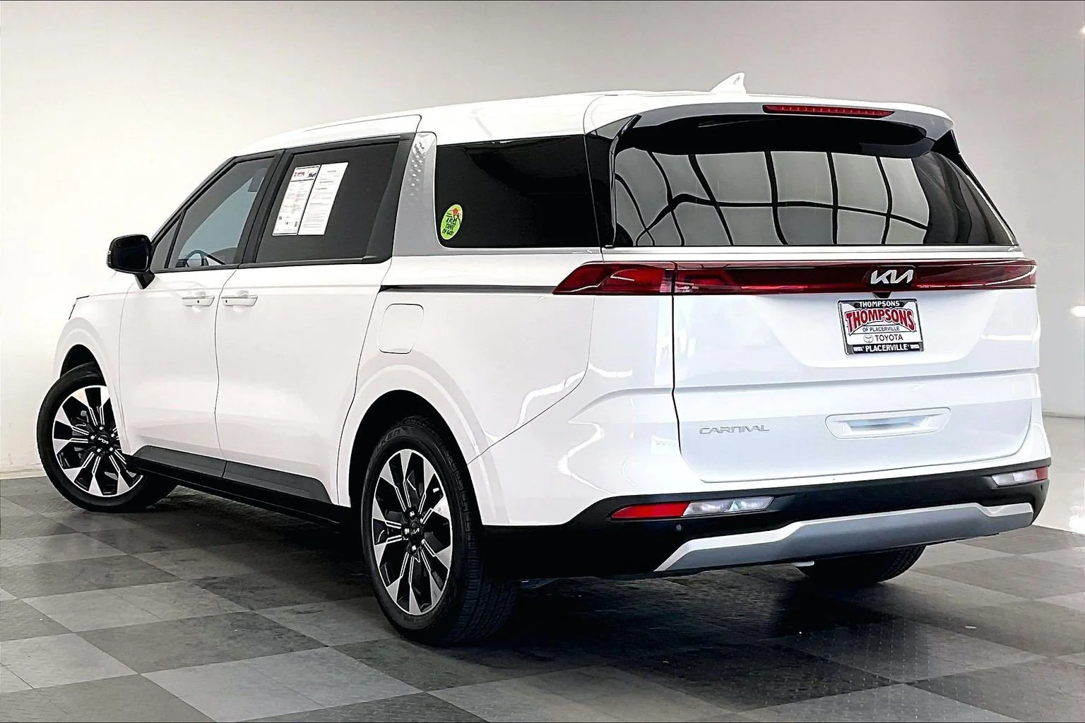 Used 2024 Snow White Pearl Kia EX image 10