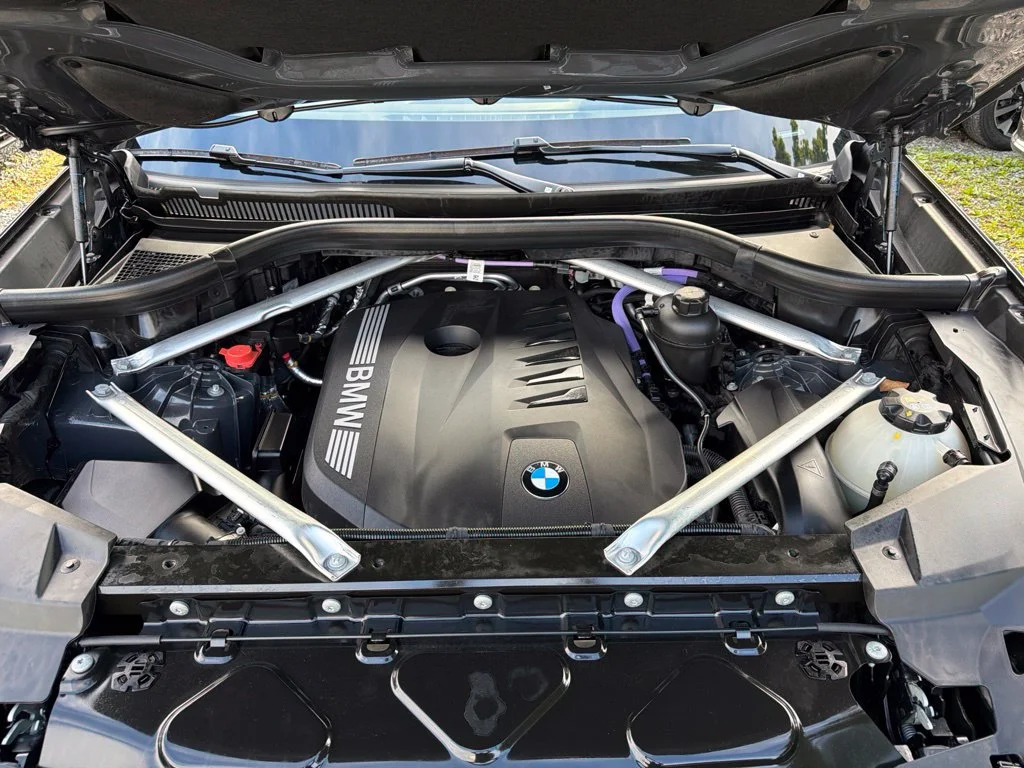 Used 2025 Gray BMW xDrive40i image 17