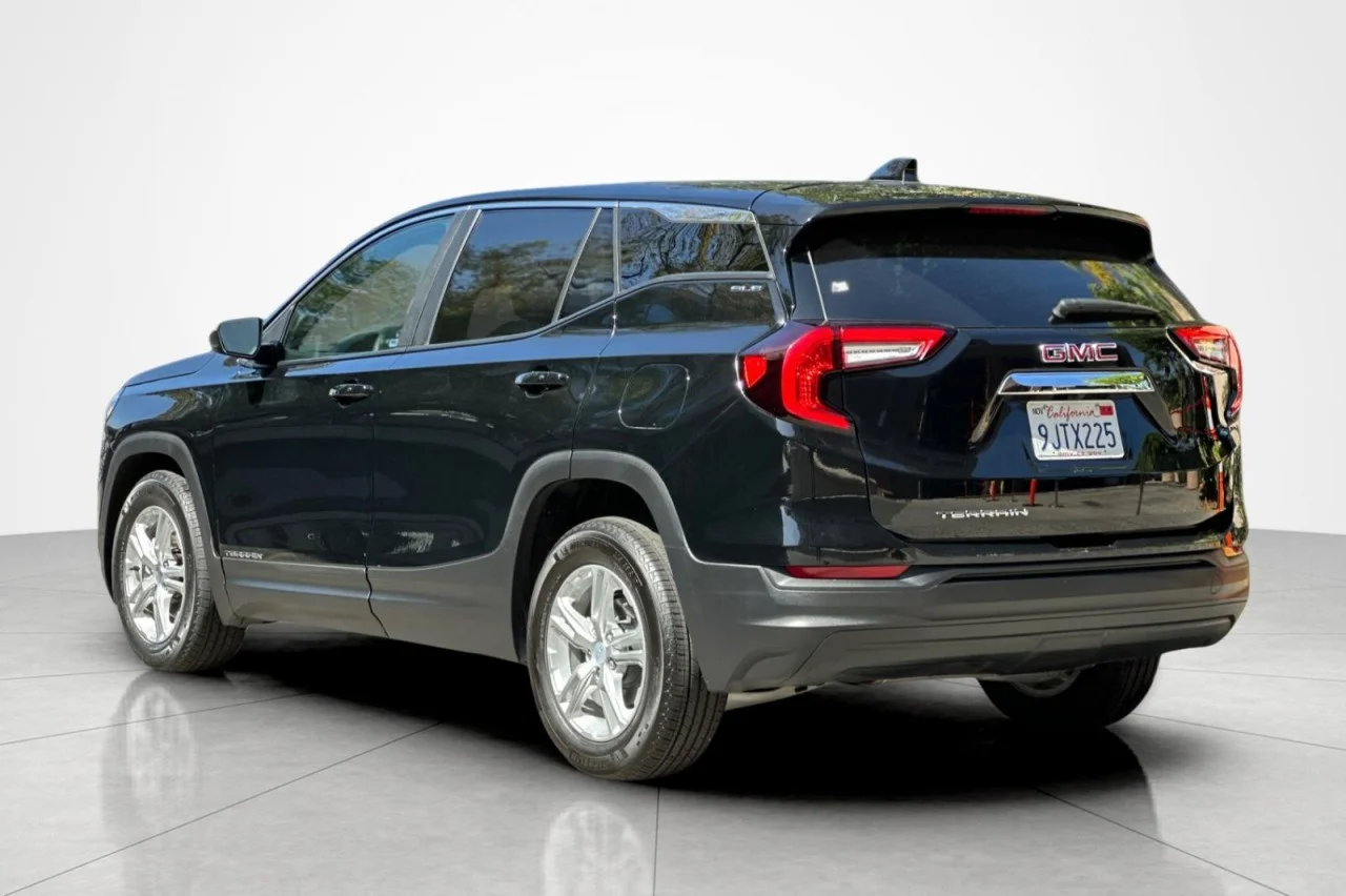 Used 2024 BLACK GMC SLE image 3
