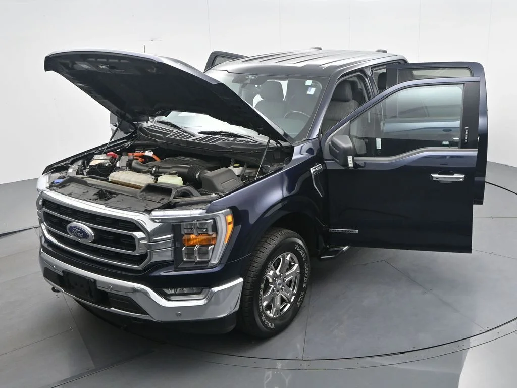 Certified Used 2022 Blue Metallic Ford XLT image 40