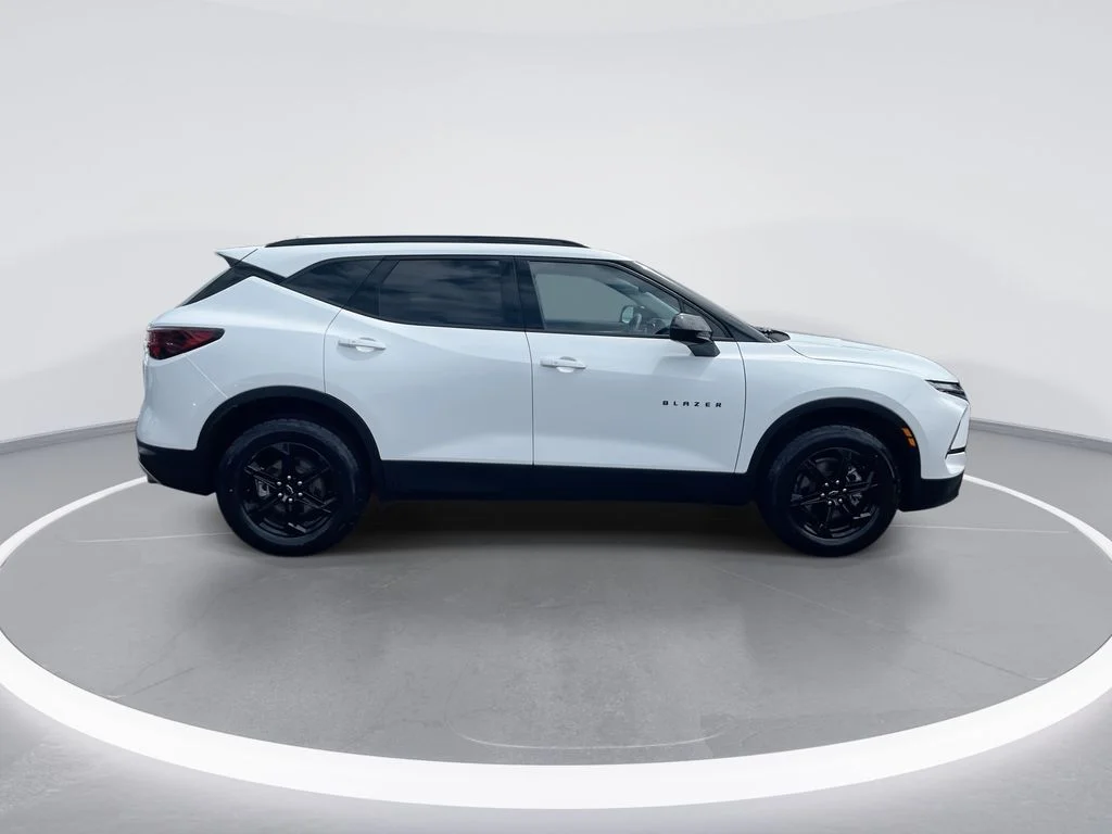 Used 2023 White Chevrolet LT image 9