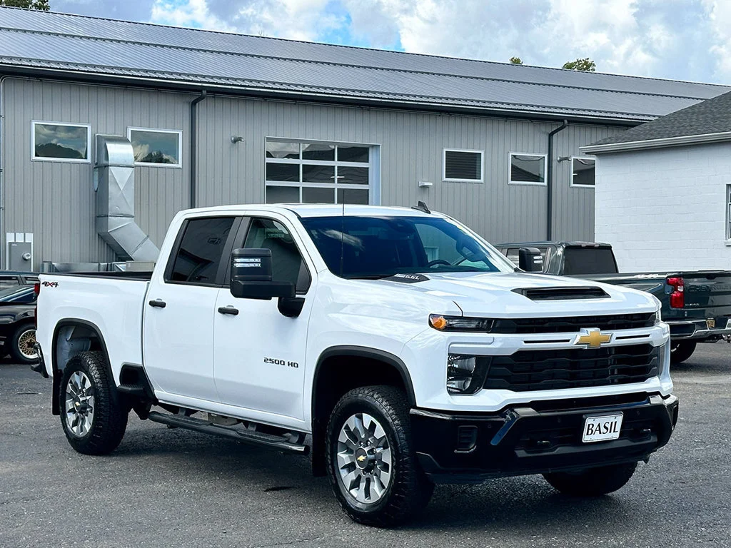 Used 2026 Summit White Chevrolet Custom image 31