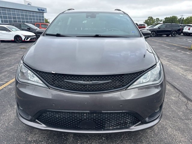 Used 2020 Granite Crystal Metallic Clearcoat Chrysler Launch Edition image 8