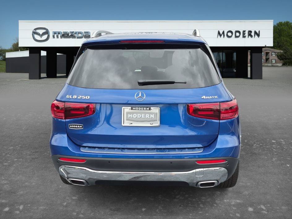 Used 2024 Blue Mercedes-Benz GLB 250 image 4