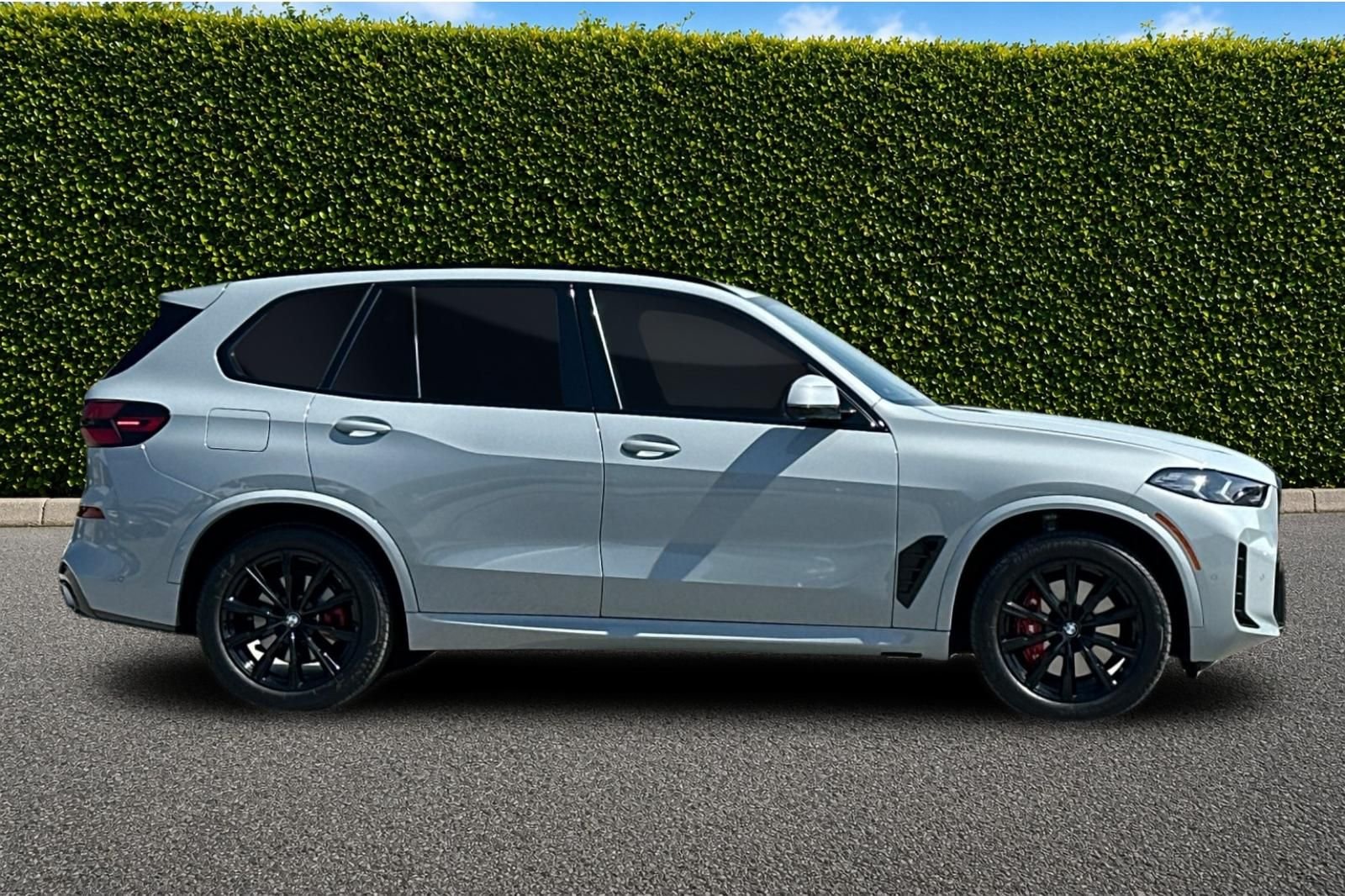 Used 2025 Gray BMW xDrive40i image 3