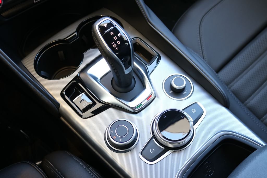 2025 Alfa Romeo Giulia Base - Photo 38