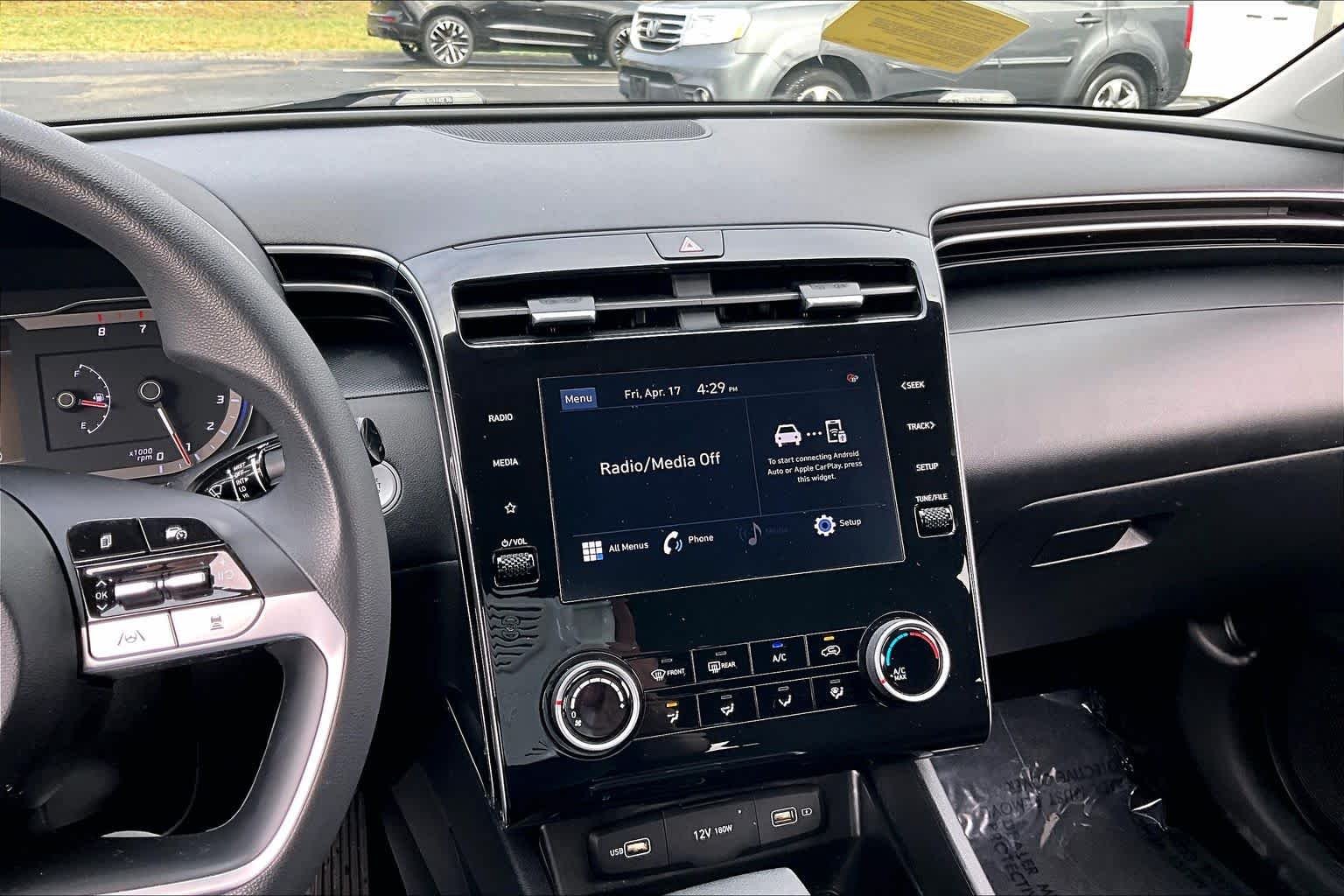 Used 2022 Phantom Black Hyundai SEL image 9