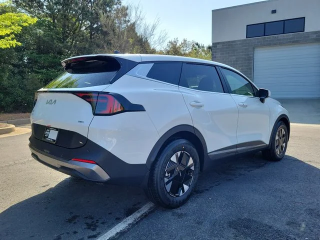 New 2026 Snow White Pearl Kia LX image 4
