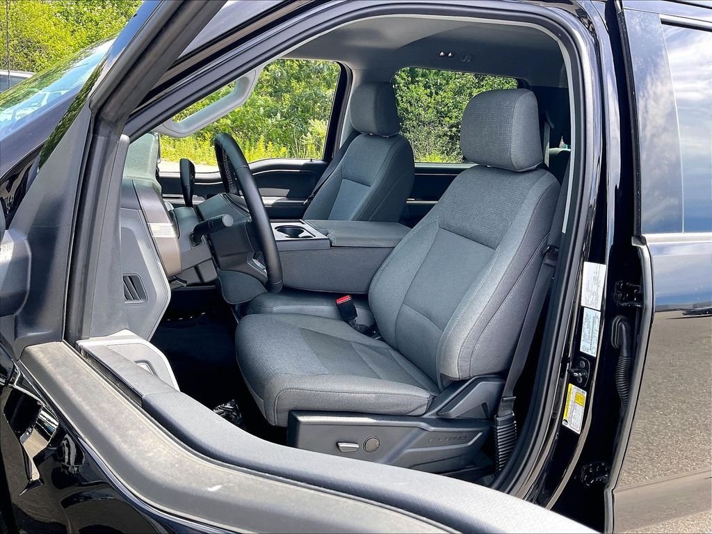 Used 2025 Agate Black Metallic Ford XLT image 9