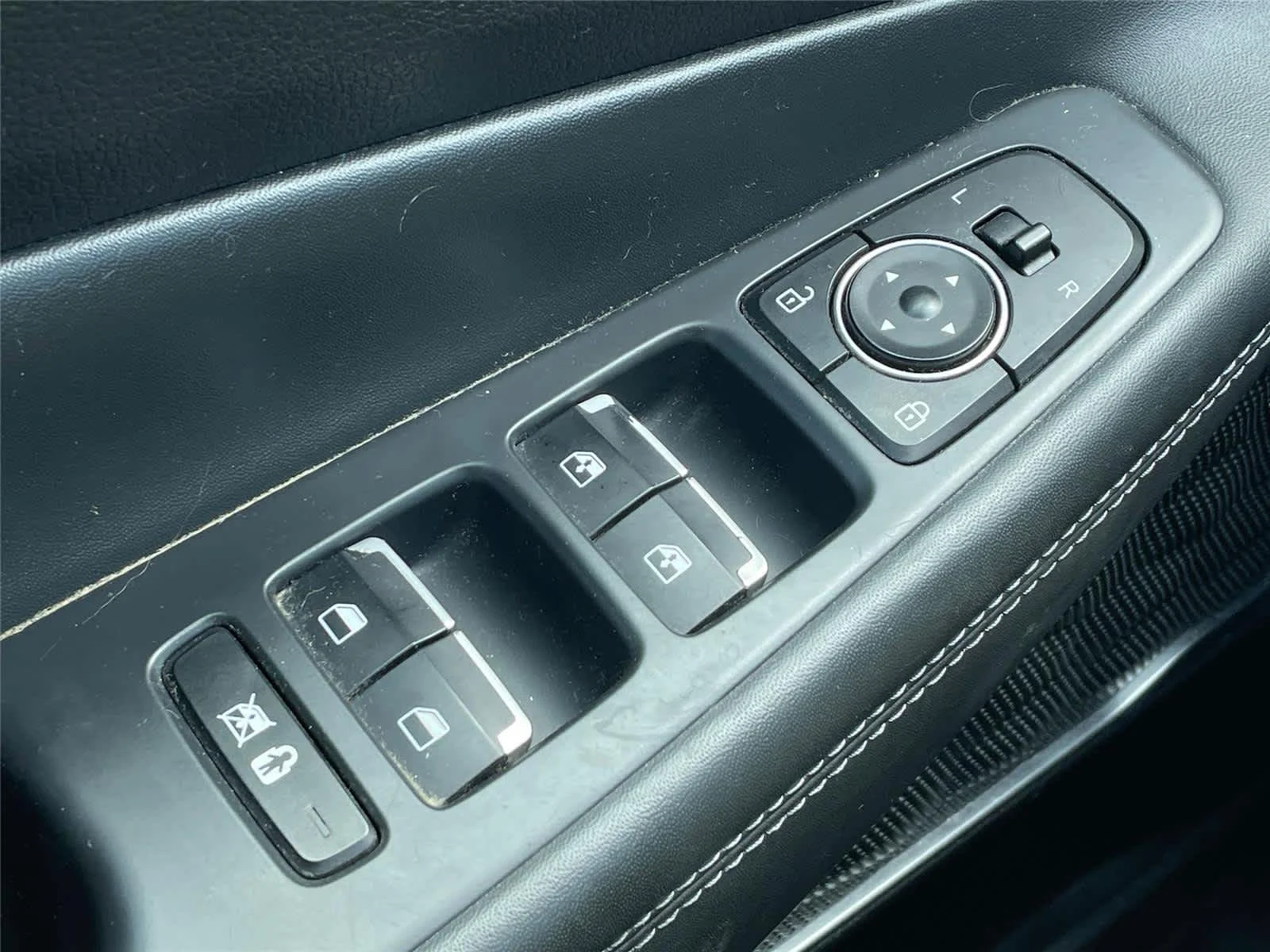2020 Hyundai Santa Fe Limited - Photo 19