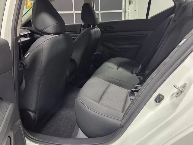 Used 2025 White Nissan 2.5 SV image 6