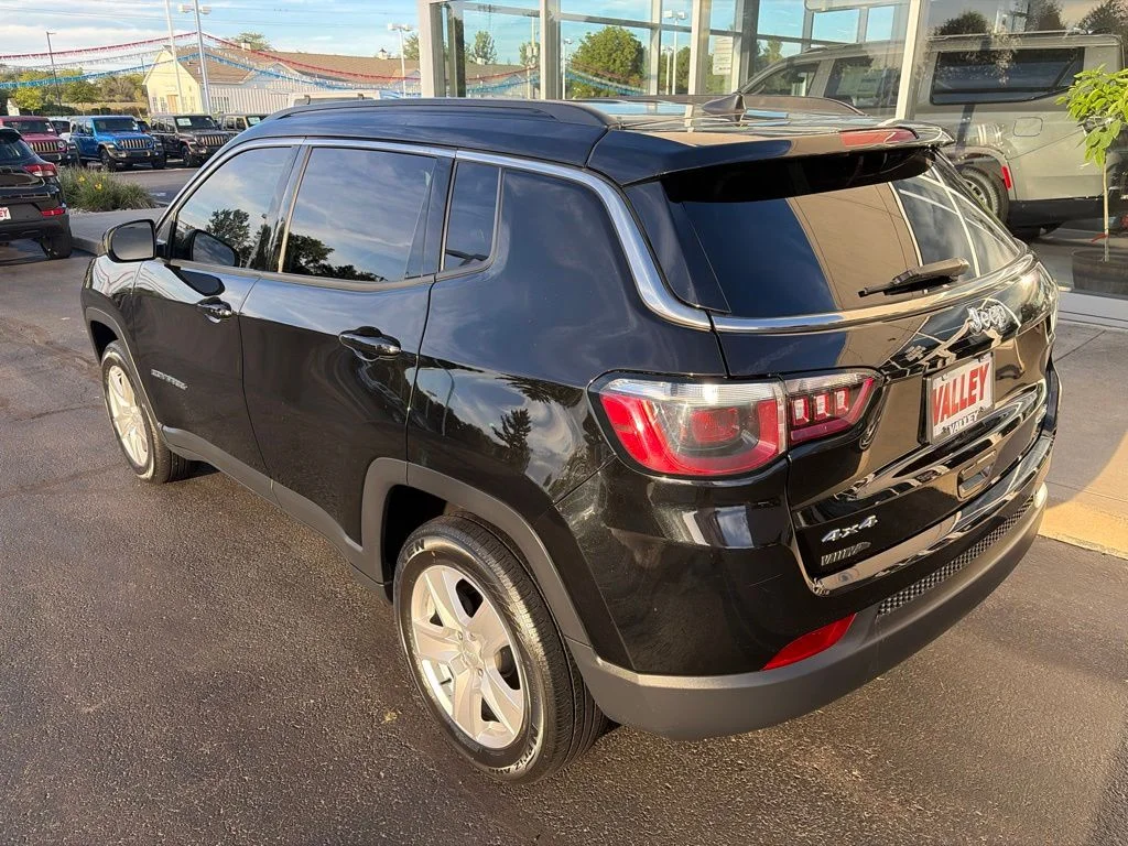 Used 2022 Black Jeep Latitude image 5