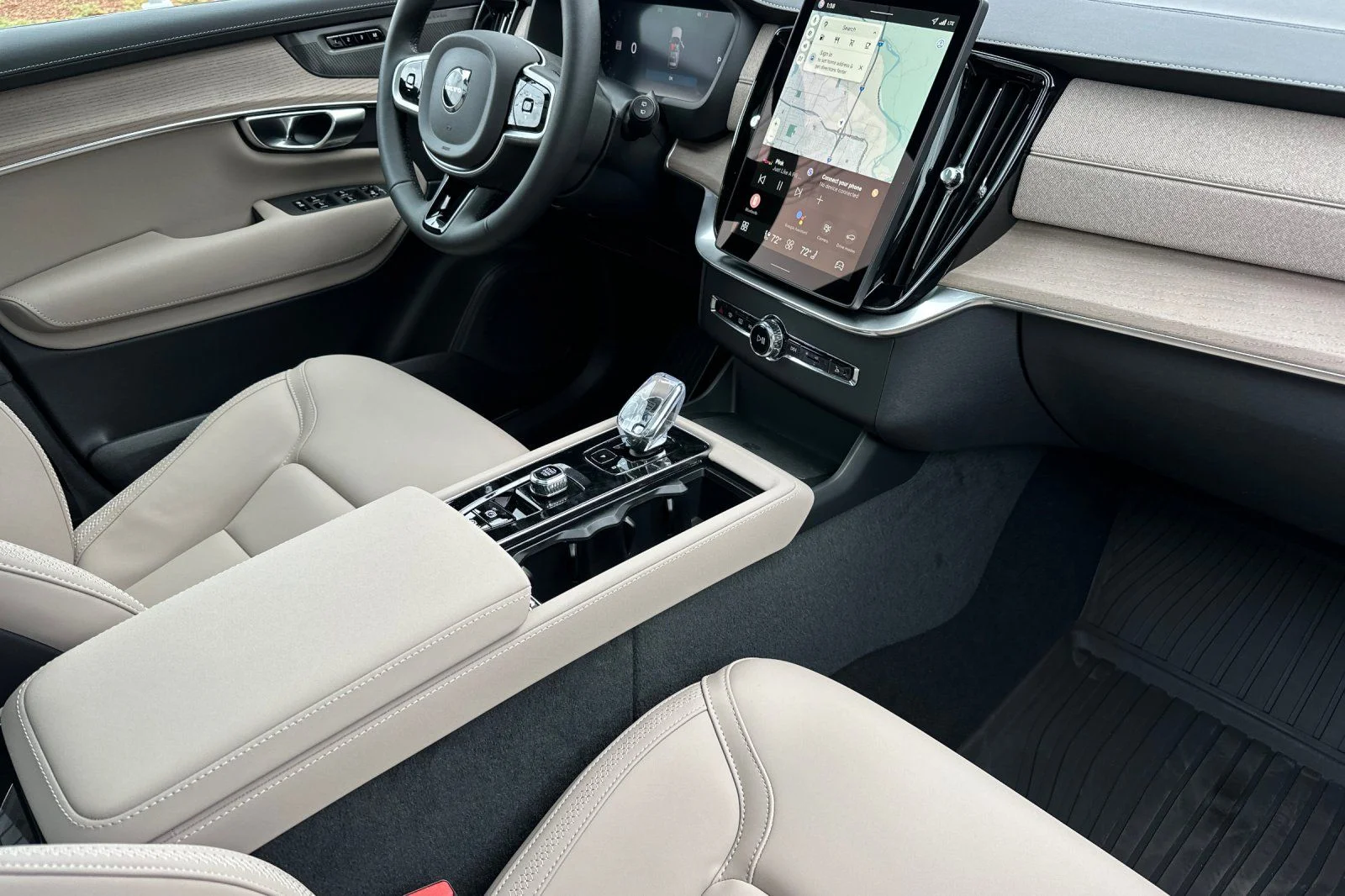 2026 Volvo XC90 Plus - Photo 16