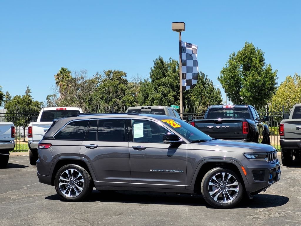 Used 2023 Gray Jeep Overland 4xe image 3