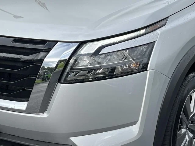 Used 2025 Silver Nissan SV image 10