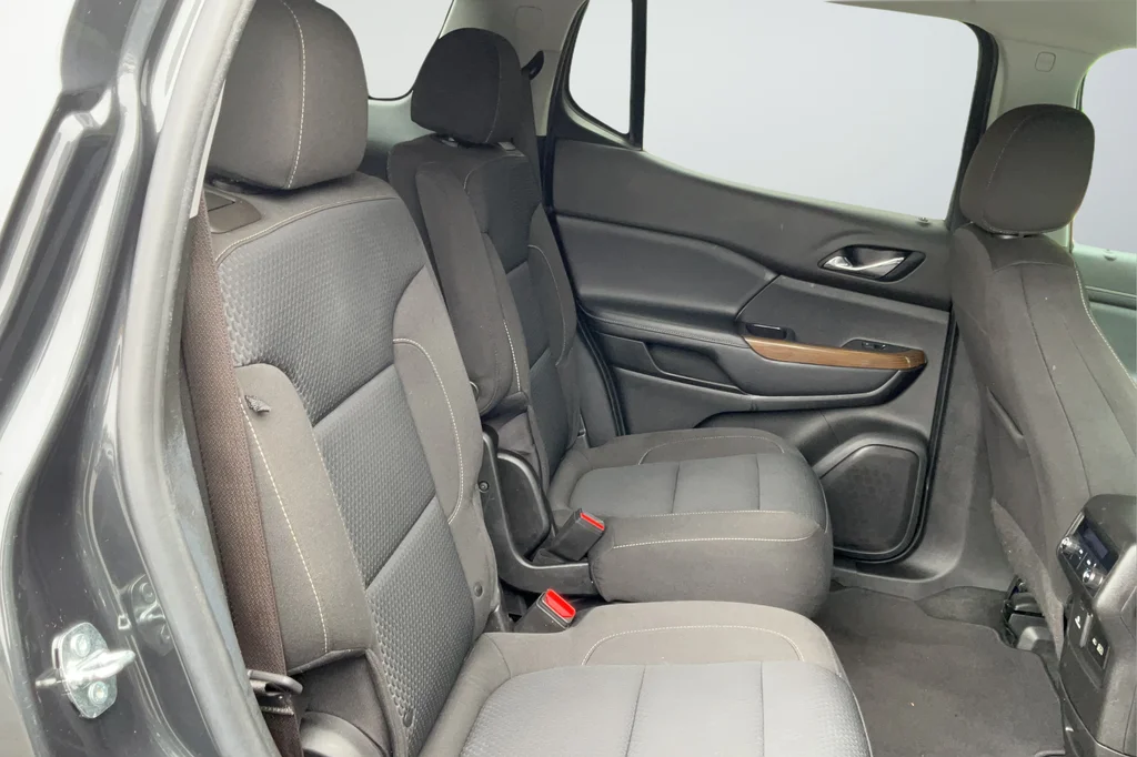 Used 2020 Black GMC SLE image 21