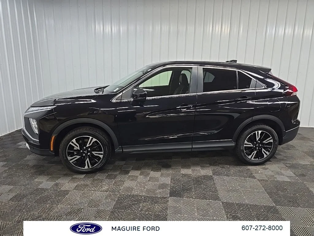 Used 2025 Black Mitsubishi SE image 6